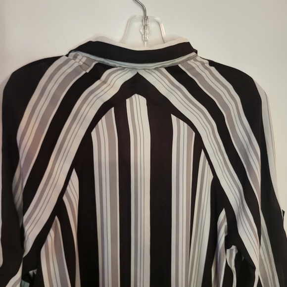 Olive and Oak Anthropology Long Blouse Button Up Shirt Black and Grey St… - Picture 10 of 10